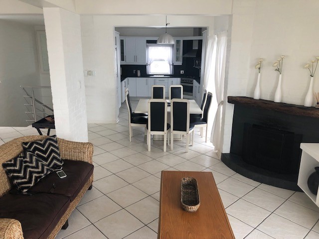 To Let 4 Bedroom Property for Rent in Paradise Beach Western Cape